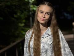 AmmiSun - female with brown hair webcam at LiveJasmin