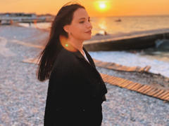 AmyGlad - female with brown hair and  big tits webcam at xLoveCam