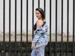 AmyRoss - female with black hair webcam at xLoveCam