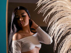 AmySaens - female with black hair webcam at xLoveCam