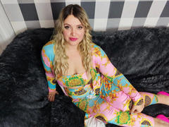 AmySweet-hot - blond female webcam at xLoveCam