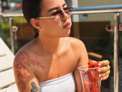 AmyGlad - female with brown hair and  big tits webcam at xLoveCam