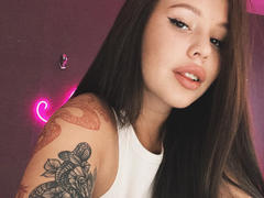 AmyGlad - female with brown hair and  big tits webcam at xLoveCam