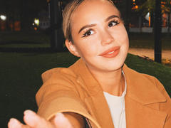 AmyGlad - female with brown hair and  big tits webcam at xLoveCam