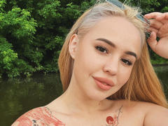 AmyGlad - female with brown hair and  big tits webcam at xLoveCam