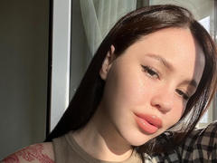 AmyGlad - female with brown hair and  big tits webcam at xLoveCam