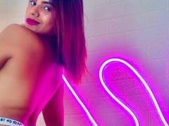 AnaSmithh - female with brown hair webcam at xLoveCam