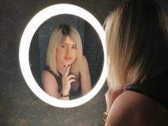 JohanneX - female with brown hair webcam at xLoveCam