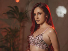 AndraCyrus - female with red hair webcam at xLoveCam