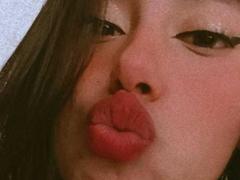 Andreitta - female with brown hair webcam at xLoveCam