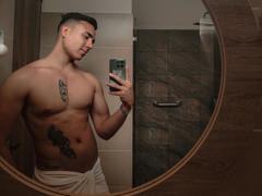 AndrewThomas - male webcam at xLoveCam