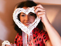 AnneAlissa - female with black hair webcam at LiveJasmin