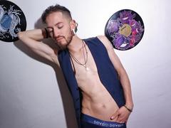 AngelDamianArt - male webcam at xLoveCam
