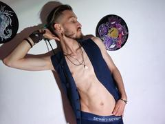 AngelDamianArt - male webcam at xLoveCam
