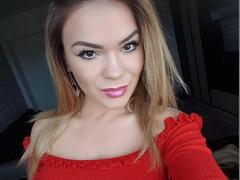 AngelSarah_ - female with brown hair webcam at ImLive