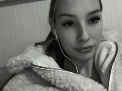 AngelaLuxe - blond female with  big tits webcam at xLoveCam