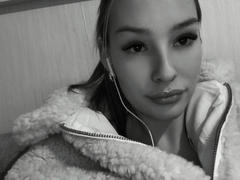 AngelaLuxe - blond female with  big tits webcam at xLoveCam