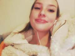 AngelaLuxe - blond female with  big tits webcam at xLoveCam