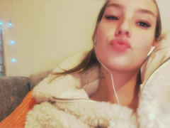 AngelaLuxe - blond female with  big tits webcam at xLoveCam