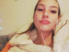 AngelaLuxe - blond female with  big tits webcam at xLoveCam