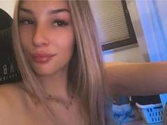 AngelaLuxe - blond female with  big tits webcam at xLoveCam