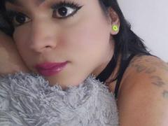 Angeliiss - shemale webcam at xLoveCam