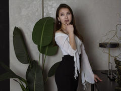 AngelikaFaber - female with brown hair webcam at LiveJasmin