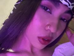 Angeles69v from xLoveCam