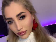 AngelsBack - female with brown hair webcam at xLoveCam