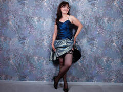 AngieGreen - female with brown hair and  big tits webcam at xLoveCam