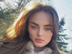 AnisaHealey - female with brown hair and  big tits webcam at xLoveCam