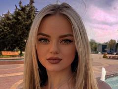 AnisaHealey - female with brown hair and  big tits webcam at xLoveCam
