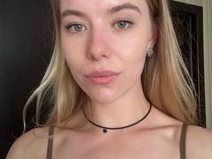 AnissaCressy - blond female webcam at xLoveCam