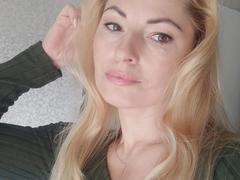 AnitaBloom from xLoveCam