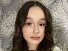 AnitraAmphy - female with brown hair webcam at xLoveCam