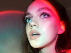 AnnDominica - blond female webcam at xLoveCam