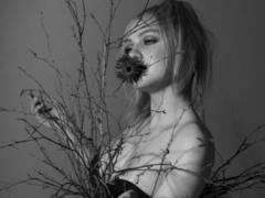 AnnDominica from xLoveCam