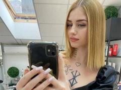 Anna2003-hot - female with brown hair webcam at xLoveCam