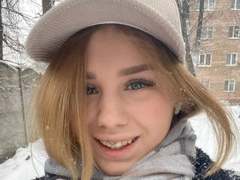 Anna2003-hot - female with brown hair webcam at xLoveCam