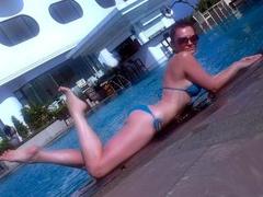 AnnaBronx-hot - female with brown hair webcam at xLoveCam