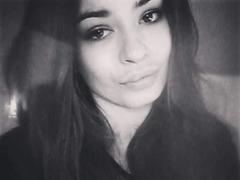 AnnaGorgeous - female with brown hair webcam at xLoveCam