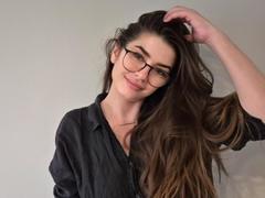 AnnaGorgeous - female with brown hair webcam at xLoveCam