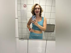 AnnaLovers - blond female with  big tits webcam at xLoveCam