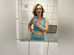 AnnaLovers - blond female with  big tits webcam at xLoveCam