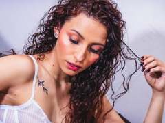 AnnaMary - female with brown hair webcam at xLoveCam