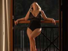 AnnaMilc - blond female with  small tits webcam at xLoveCam