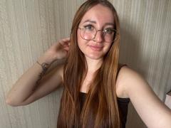 AnnaMills - female with brown hair and  big tits webcam at StripChat