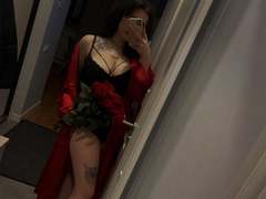 AnnaRenny - female with brown hair and  big tits webcam at xLoveCam