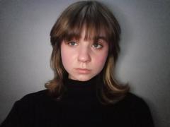 AnnaWestt - female with brown hair webcam at xLoveCam