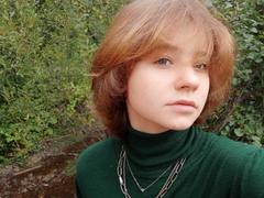 AnnaWestt - female with brown hair webcam at xLoveCam